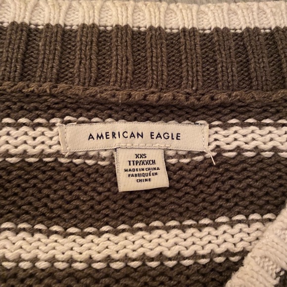American Eagle Cropped V Neck Sweater! - Picture 2 of 2